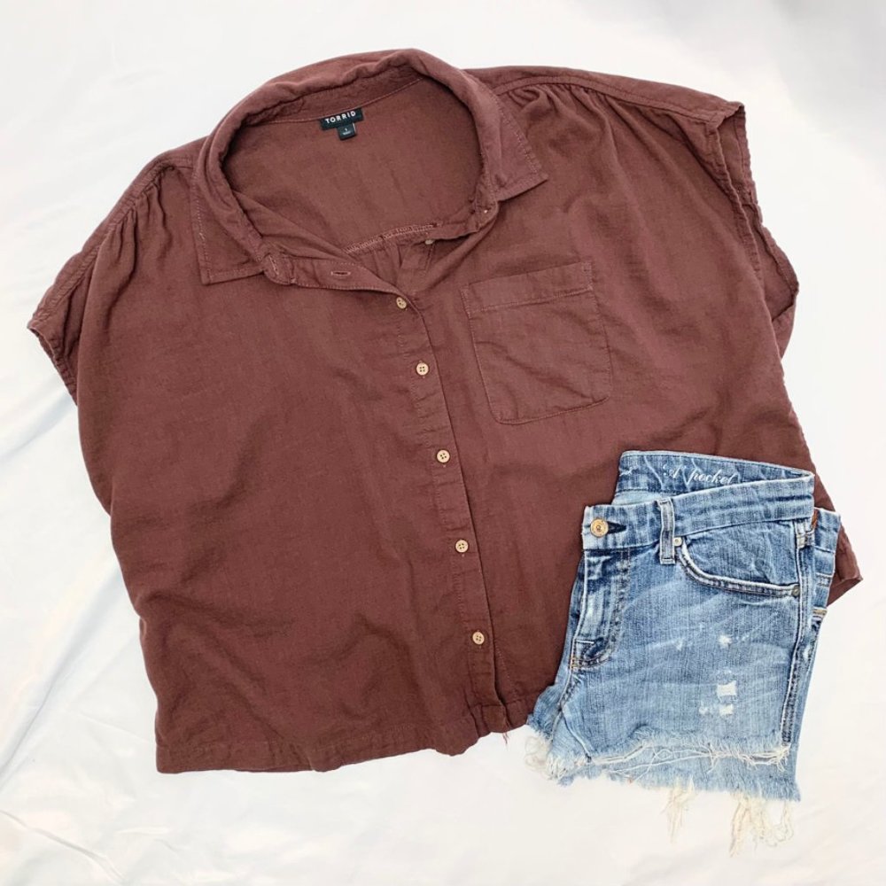 Torrid Brown Short Sleeve Button Up Size 1